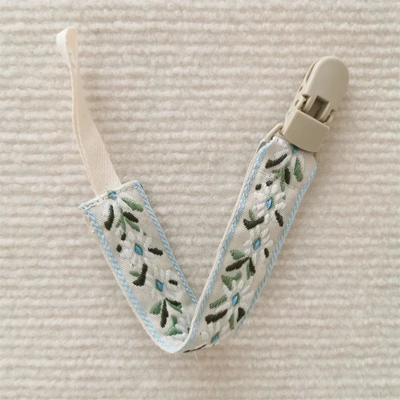 attache sucette nomade feuille verte