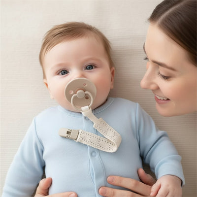 attache sucette nomade maman fixant tétine