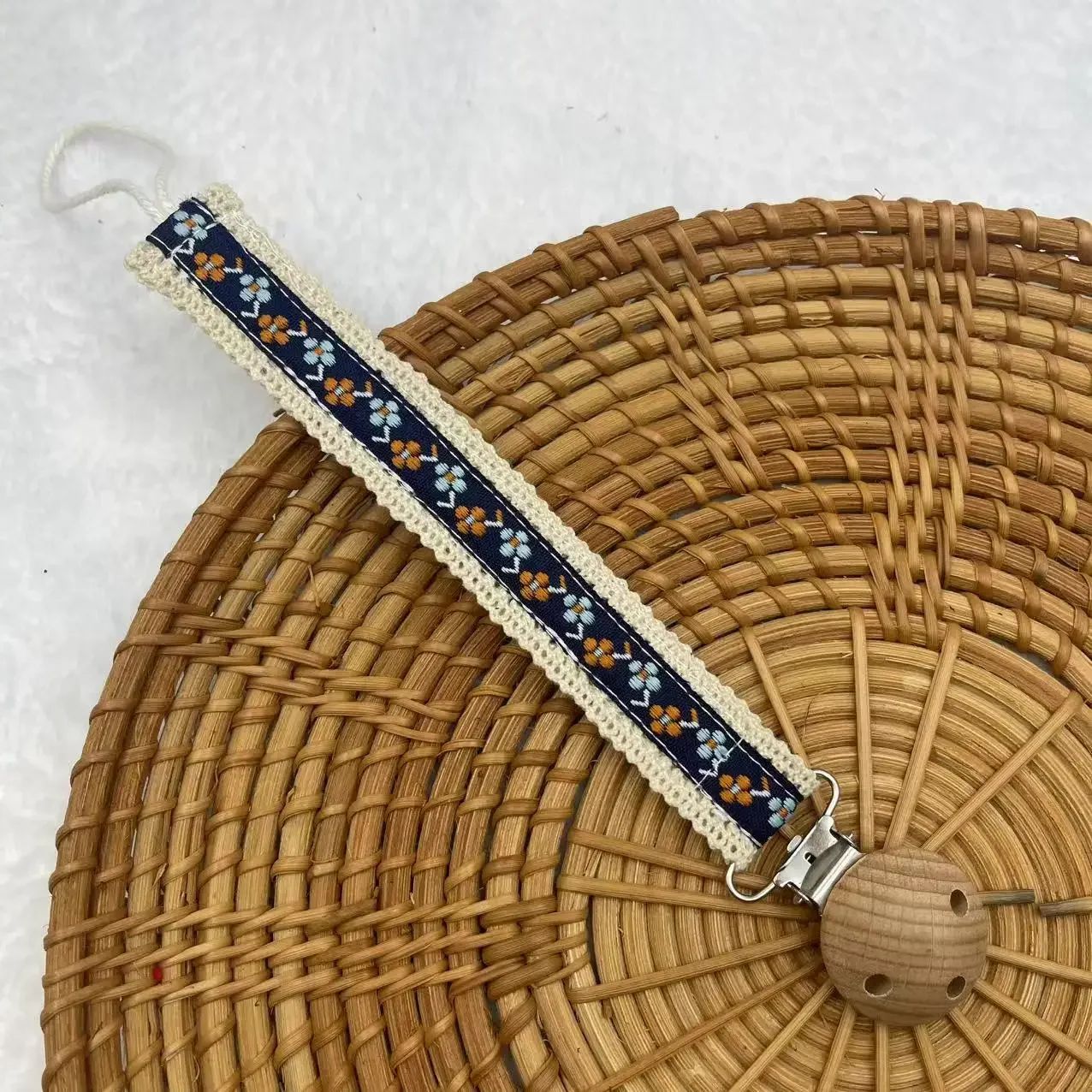 attache tétine babylien bleu