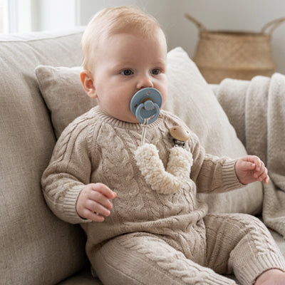 bébé attache tetine babyclip confort canape