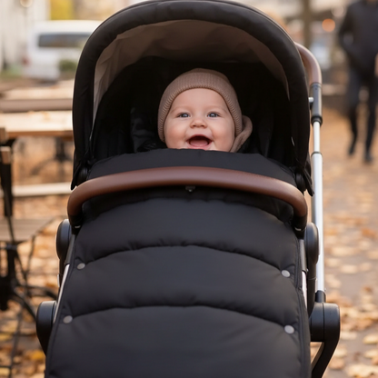 bébé confortable dans chanceliere bebe noir