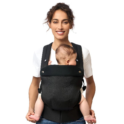 bébé confortable dans porte bébé physiologique fortis noir 