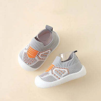 chaussure pour bébé gris