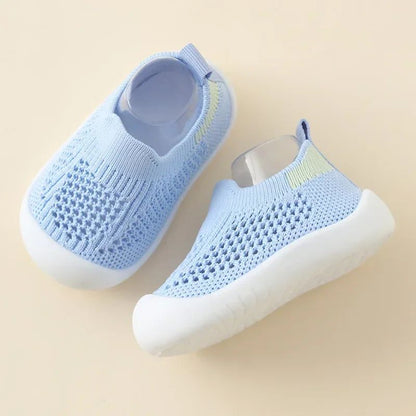 chaussure souple pour bébé bleu confortable