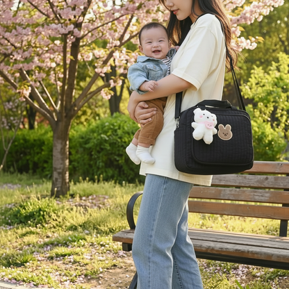 famille au parc avec sac à langer multifonction noir