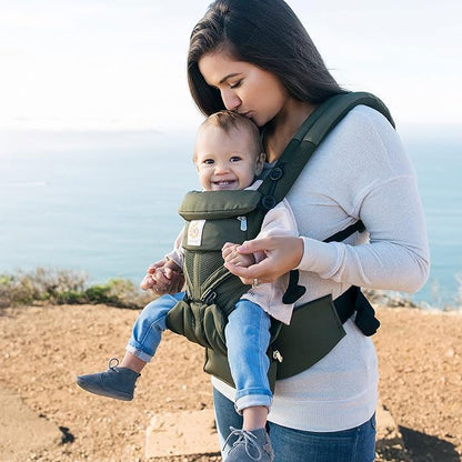 maman et bébé en randonné porte bébé breathbabybag vert olive