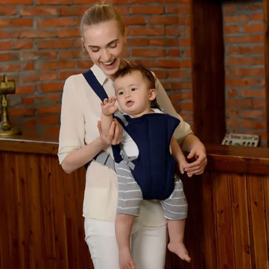 maman heureuse du porte bebe des la naissance move bleu