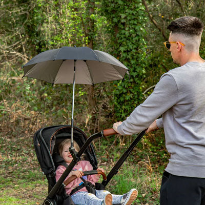ombrelle pour poussette bébé confortablement protégé