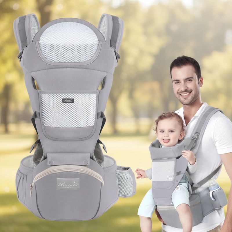 papa portant bébé dans porte bebe cocon gris