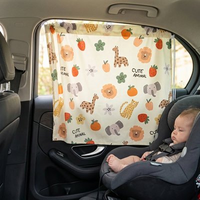 pare soleil voiture bebe avec bébé endormi dans siège