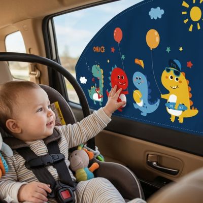 pare soleil voiture bébé heureux dans son siège auto