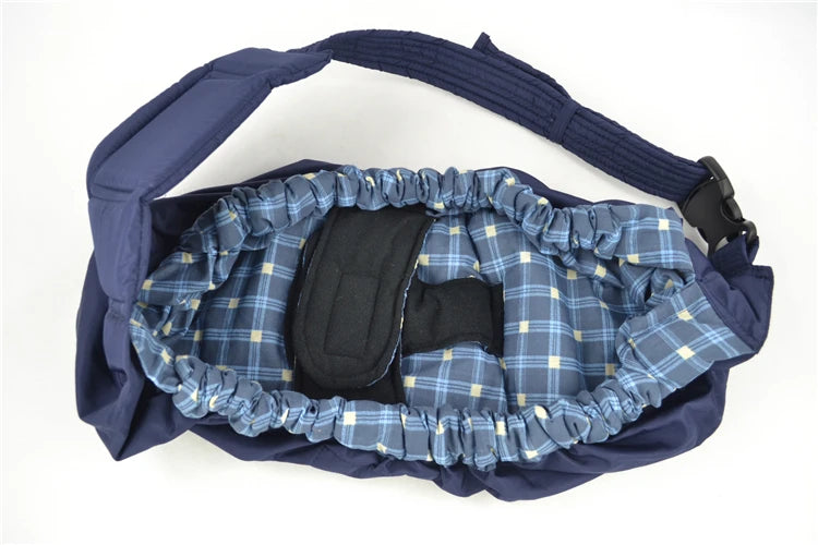portage echarpe bebe bleu à carreaux