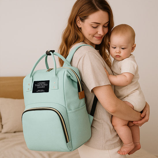 sac à dos à langer maman debout avec bébé movea vert