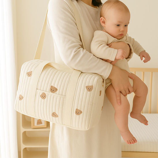 sac a langer bebe avec maman portant son bébé