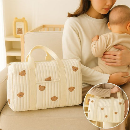 sac a langer bebe imprimé oursons bandoulière avec maman bebe assis